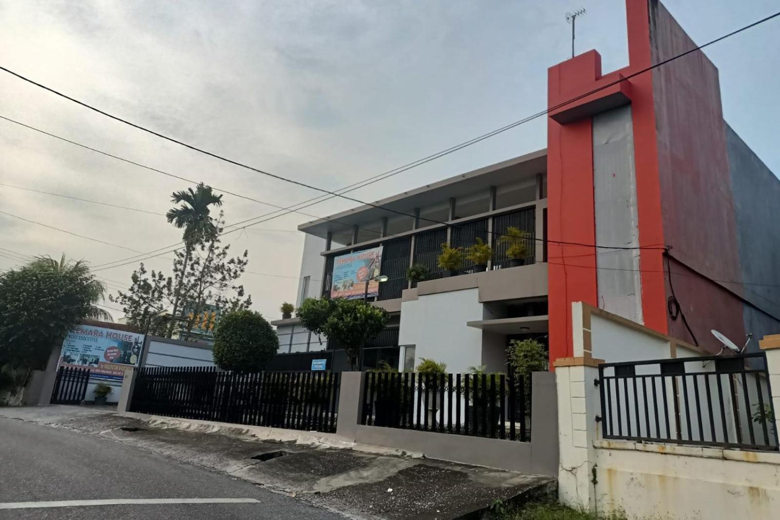 Oyo 93635 Rumah Singgah Cemara Syariah Pekanbaru Exterior photo